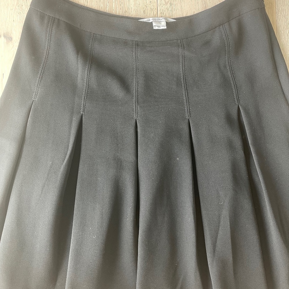 Diane Von Furstenberg Black Skirt size 6